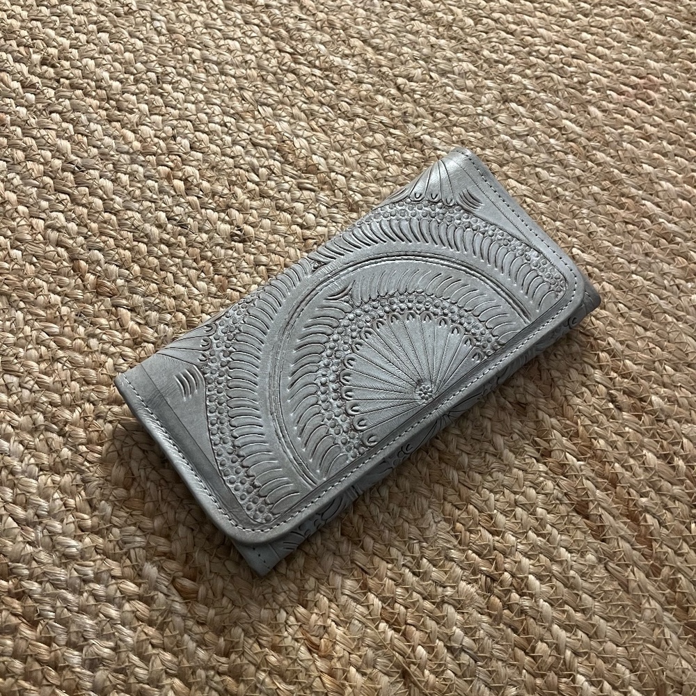 Long trifold leather wallet